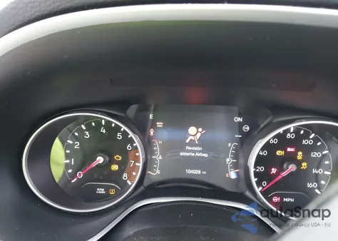 2018 Jeep Compass Latitude 4X4 z USA, uszkodzony, nr VIN 3C4NJDBB7JT176346